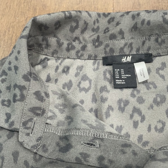 H&M button up shirt - Picture 3 of 4